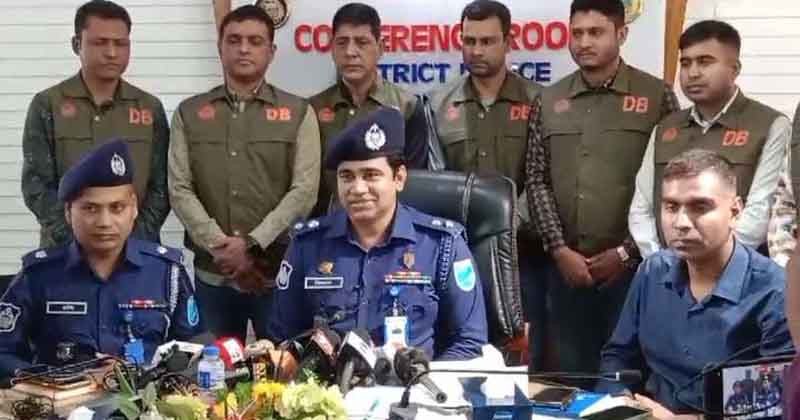 চলন্ত বাসে ডাকাতির সময় ধর্ষণের ঘটনা ঘটেনি: এসপি